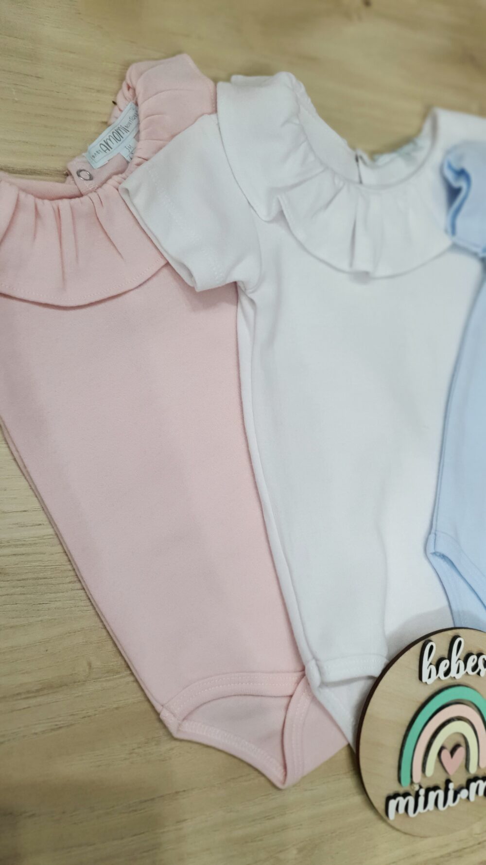 Body 100% Algodón con Cuello Volante – Disponible en 3 Colores - Imagen 2